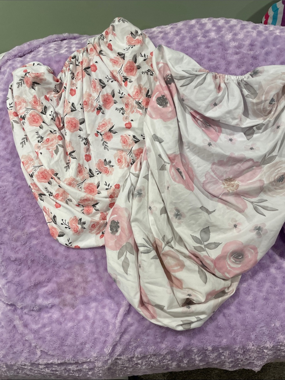 Floral Pink and White standard crib fitted sheets